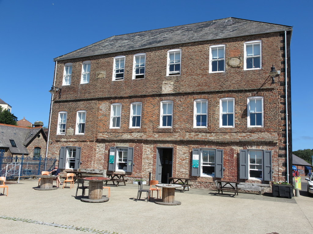 Exterior of Old Low Light Building with outside seating