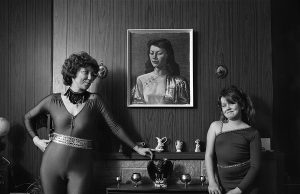 Celebrated Photographer Sirkka Konttinen Launches Campaign to Revive Landmark ‘Step by Step’ Project” Lorraine and mum Veronica, 1982 - Sirkka-Liisa Roberts